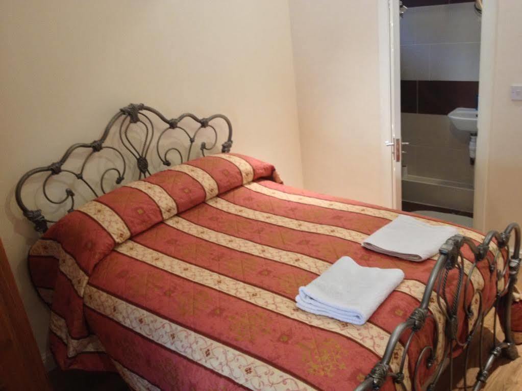 The Dharma Lodge Enfield Buitenkant foto